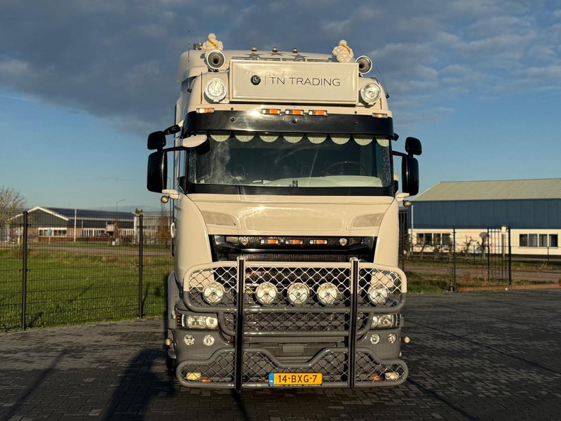 Scania R580 VOLLE SHOWTRUCK, VOLLUCHT, OPEN UITLAAT, INTERIEUR. - Cabeza tractora: foto 2 Scania R580 VOLLE SHOWTRUCK, VOLLUCHT, OPEN UITLAAT, INTERIEUR. - Cabeza tractora: foto 2