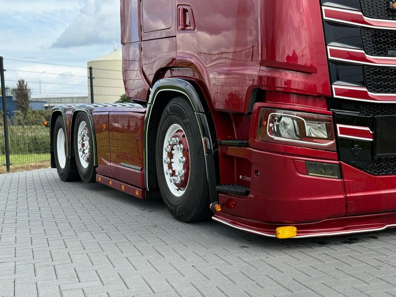 Scania S580 V8 NGS SHOWTRUCK, VOLLUCHT, RETARDER, LEER, GESTUURD. - Cabeza tractora: foto 3 Scania S580 V8 NGS SHOWTRUCK, VOLLUCHT, RETARDER, LEER, GESTUURD. - Cabeza tractora: foto 3