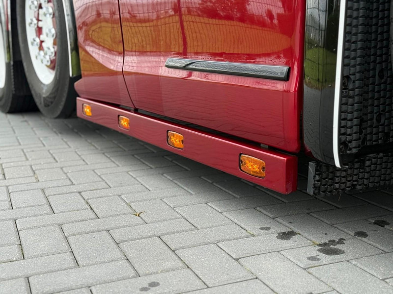 Scania S580 V8 NGS SHOWTRUCK, VOLLUCHT, RETARDER, LEER, GESTUURD. - Cabeza tractora: foto 4 Scania S580 V8 NGS SHOWTRUCK, VOLLUCHT, RETARDER, LEER, GESTUURD. - Cabeza tractora: foto 4