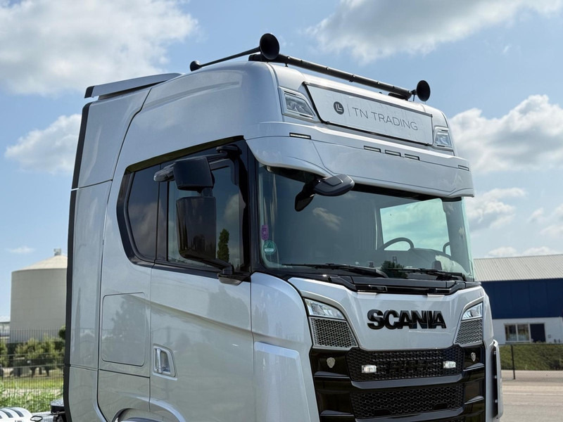 Scania S650 ADR, FULL AIR, LEATHER, SHOW, INTERIOR, LIKE NEW! - Cabeza tractora: foto 4 Scania S650 ADR, FULL AIR, LEATHER, SHOW, INTERIOR, LIKE NEW! - Cabeza tractora: foto 4