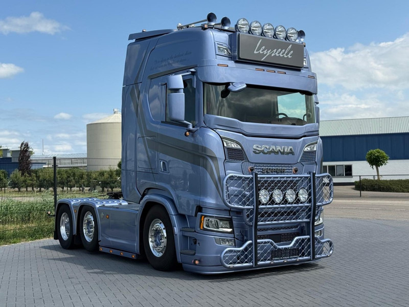 Scania S650 V8 NGS SHOWTRUCK, GESTUURD, VOLLUCHT, TOPSTAAT, ALCOA'S. - Cabeza tractora: foto 1 Scania S650 V8 NGS SHOWTRUCK, GESTUURD, VOLLUCHT, TOPSTAAT, ALCOA'S. - Cabeza tractora: foto 1