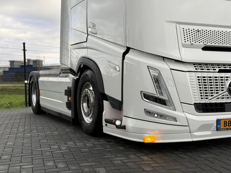 Volvo FH 13.460XL NEW, FULL AIR, ALCOA, HYDRAULIC, XL, SHOW, FULL. - Cabeza tractora: foto 5 Volvo FH 13.460XL NEW, FULL AIR, ALCOA, HYDRAULIC, XL, SHOW, FULL. - Cabeza tractora: foto 5