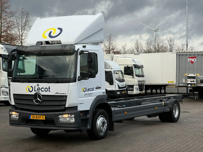 Camión chasis Mercedes-Benz Atego 1523 Chassis Euro 6: foto 1