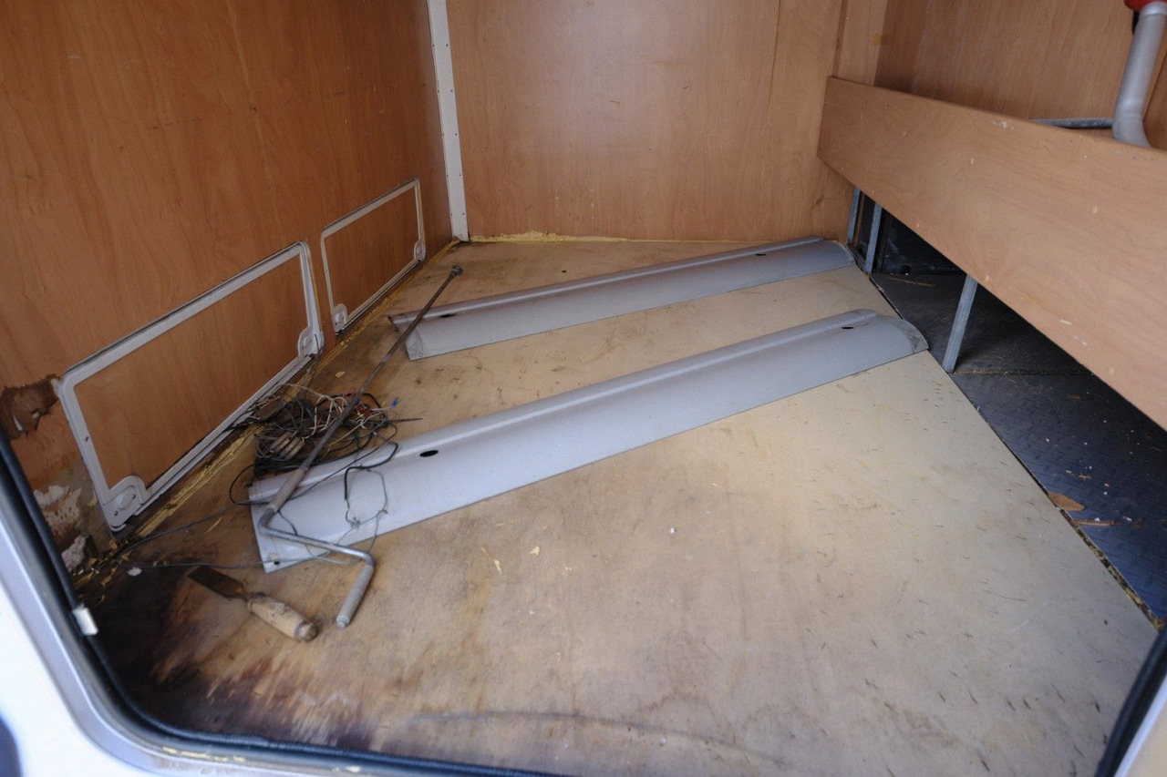 Bürstner A 747-2/Festbett+Garage/Klima/Markise/dop.Boden Bürstner A 747-2/Festbett+Garage/Klima/Markise/dop.Boden - Autocaravana capuchina: foto 5 Bürstner A 747-2/Festbett+Garage/Klima/Markise/dop.Boden Bürstner A 747-2/Festbett+Garage/Klima/Markise/dop.Boden - Autocaravana capuchina: foto 5