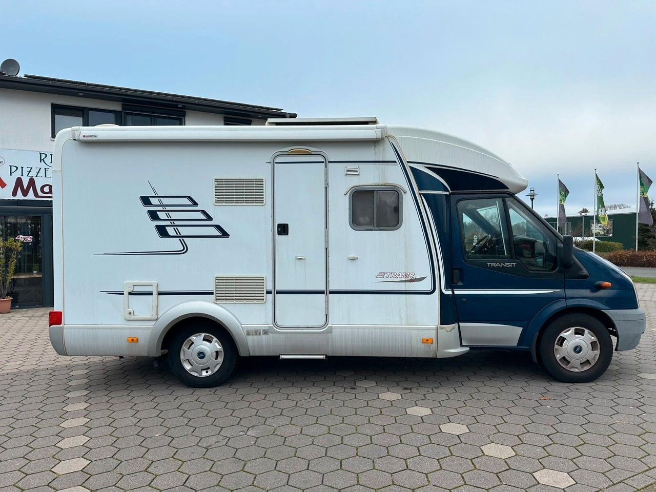 HYMER / ERIBA / HYMERCAR TRAMP T 572 CL/Festbett/Klima/Markise HYMER / ERIBA / HYMERCAR TRAMP T 572 CL/Festbett/Klima/Markise - Autocaravana perfilada: foto 4 HYMER / ERIBA / HYMERCAR TRAMP T 572 CL/Festbett/Klima/Markise HYMER / ERIBA / HYMERCAR TRAMP T 572 CL/Festbett/Klima/Markise - Autocaravana perfilada: foto 4