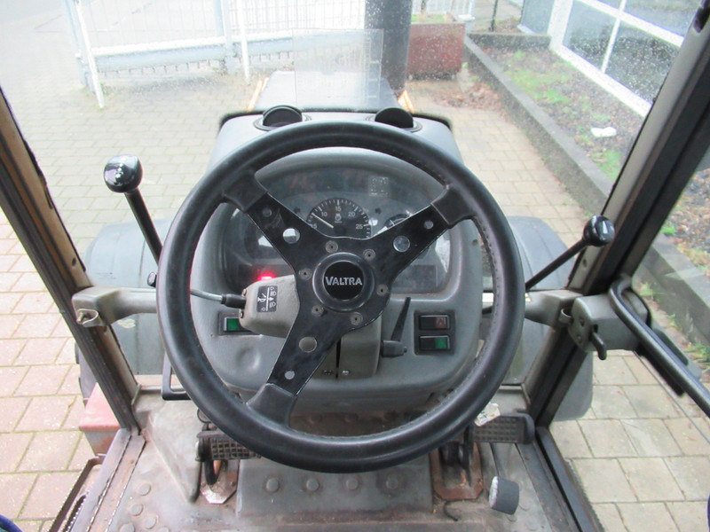 Tractor Valtra 700 4x2 VALMET: foto 9 Tractor Valtra 700 4x2 VALMET: foto 9