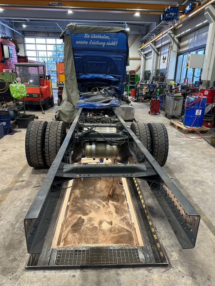 Iveco 110EL25 Unfallchassis ohne Motor/Getriebe - Camión chasis: foto 4 Iveco 110EL25 Unfallchassis ohne Motor/Getriebe - Camión chasis: foto 4