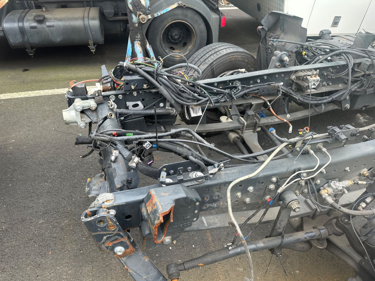 Iveco 110EL25 Unfallchassis ohne Motor/Getriebe - Camión chasis: foto 5 Iveco 110EL25 Unfallchassis ohne Motor/Getriebe - Camión chasis: foto 5