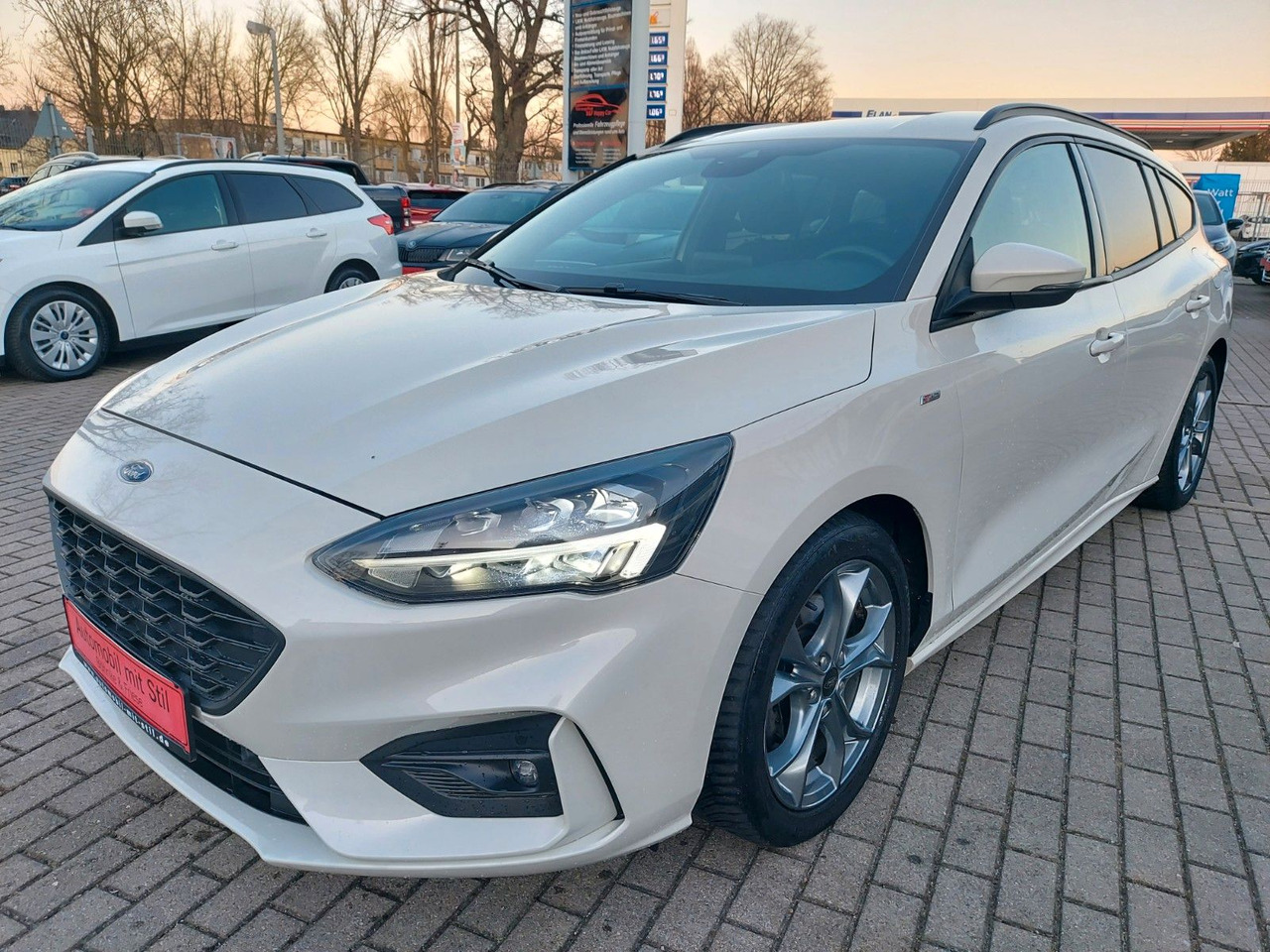 Ford Focus Turnier ST-Line LED Navi Kamera Spurassist - Coche: foto 4 Ford Focus Turnier ST-Line LED Navi Kamera Spurassist - Coche: foto 4