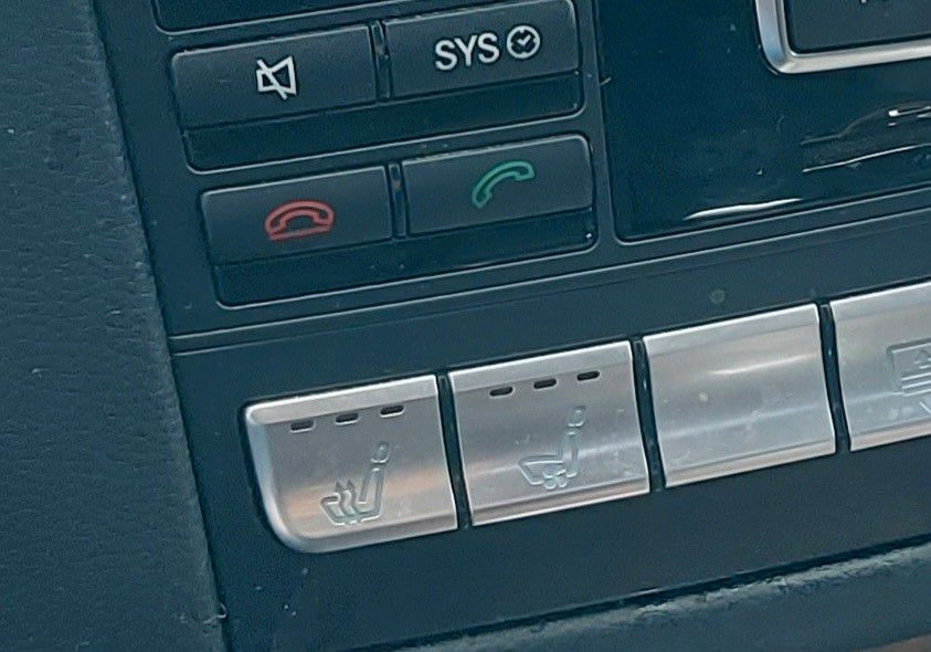 Mercedes-Benz CLS 350 CDI BE Xenon Leder Navi Sitzbelüftung - Sedan: foto 4 Mercedes-Benz CLS 350 CDI BE Xenon Leder Navi Sitzbelüftung - Sedan: foto 4