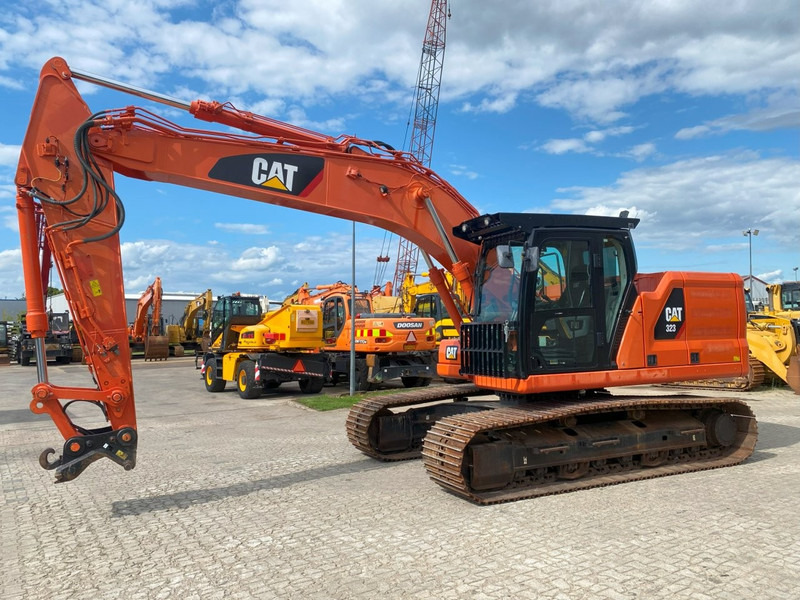 Caterpillar 323 Next Gen NVT - Excavadora de cadenas: foto 1 Caterpillar 323 Next Gen NVT - Excavadora de cadenas: foto 1