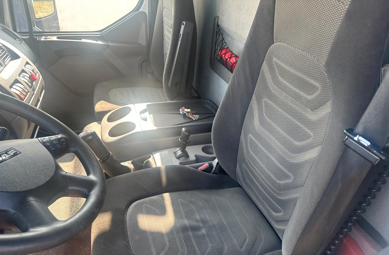 DAF LF 55.220 FURGONE 8 MT. - Camión caja cerrada: foto 5 DAF LF 55.220 FURGONE 8 MT. - Camión caja cerrada: foto 5