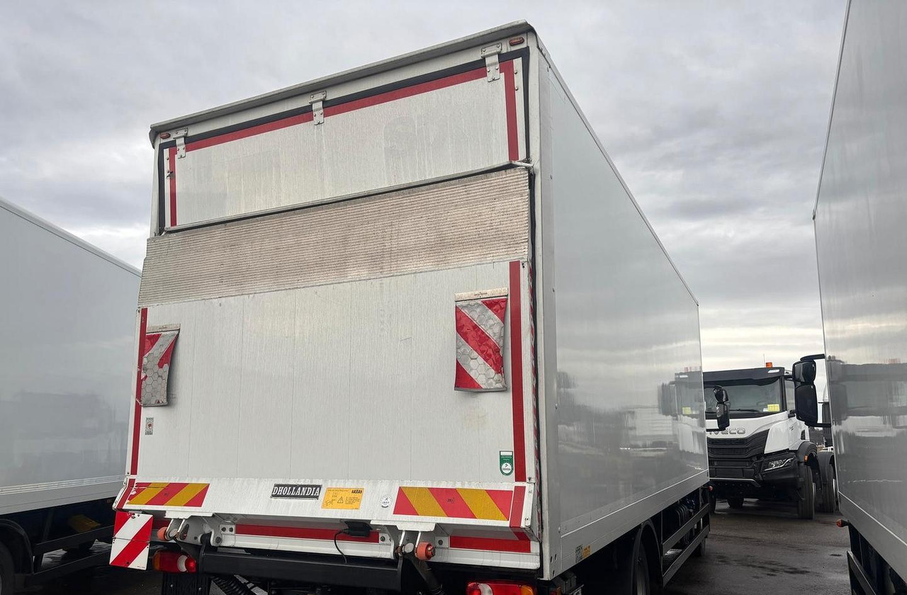 Iveco 140e28 euro 6 *48000 km - Camión caja cerrada: foto 2 Iveco 140e28 euro 6 *48000 km - Camión caja cerrada: foto 2