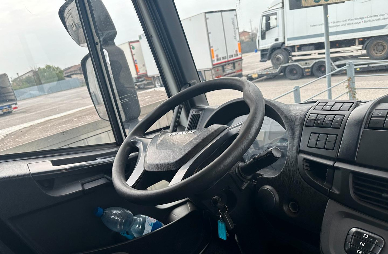 Iveco 140e28 furgone sponda euro 6 - Camión caja cerrada: foto 4 Iveco 140e28 furgone sponda euro 6 - Camión caja cerrada: foto 4