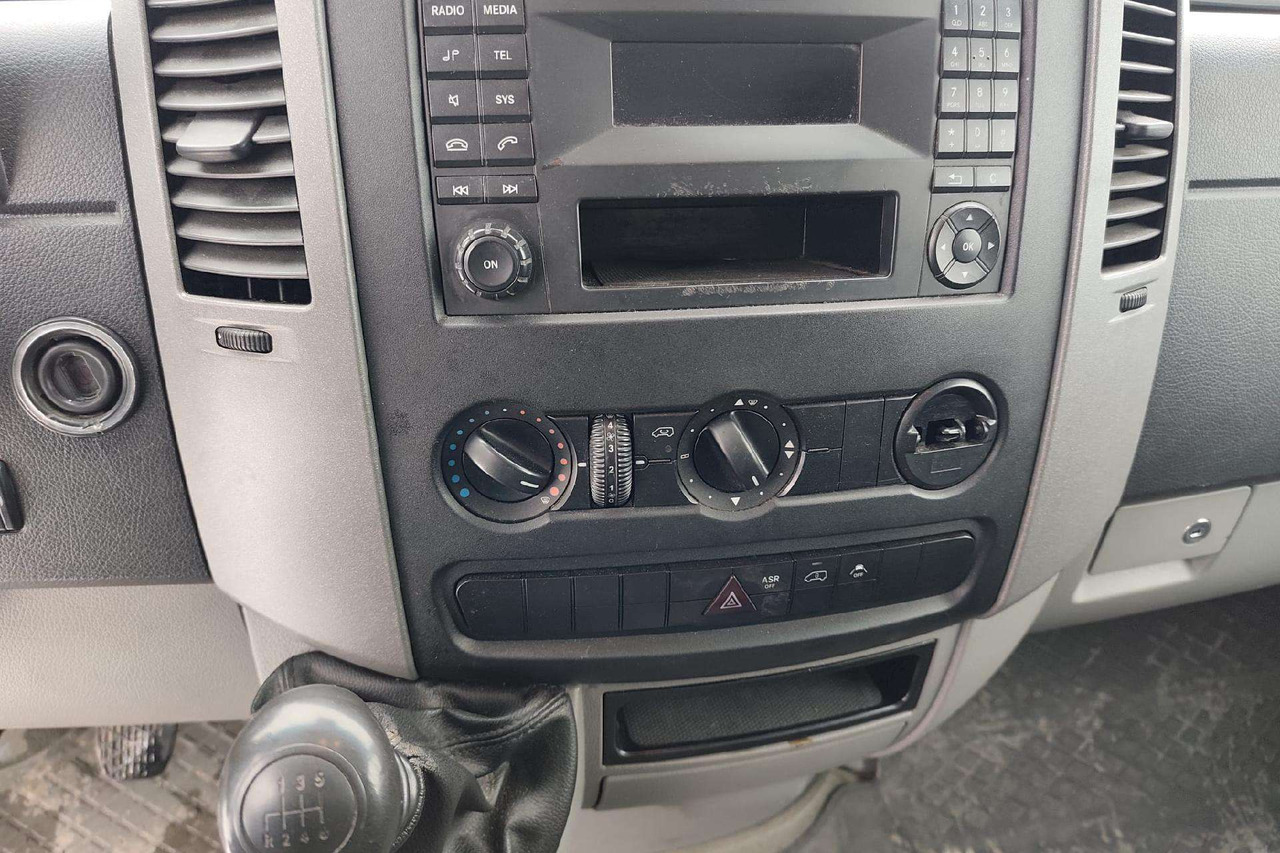 Coche Mercedes-Benz Sprinter: foto 8