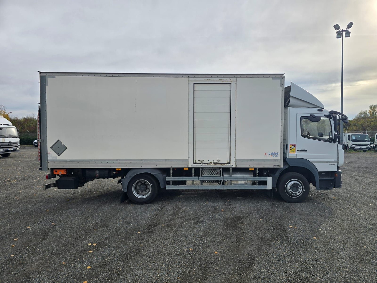 Mercedes-Benz Atego 1218 4x2 Koffer/FULL-ADR/EXIII/LBW/AC/EU6d - Camión caja cerrada: foto 4 Mercedes-Benz Atego 1218 4x2 Koffer/FULL-ADR/EXIII/LBW/AC/EU6d - Camión caja cerrada: foto 4