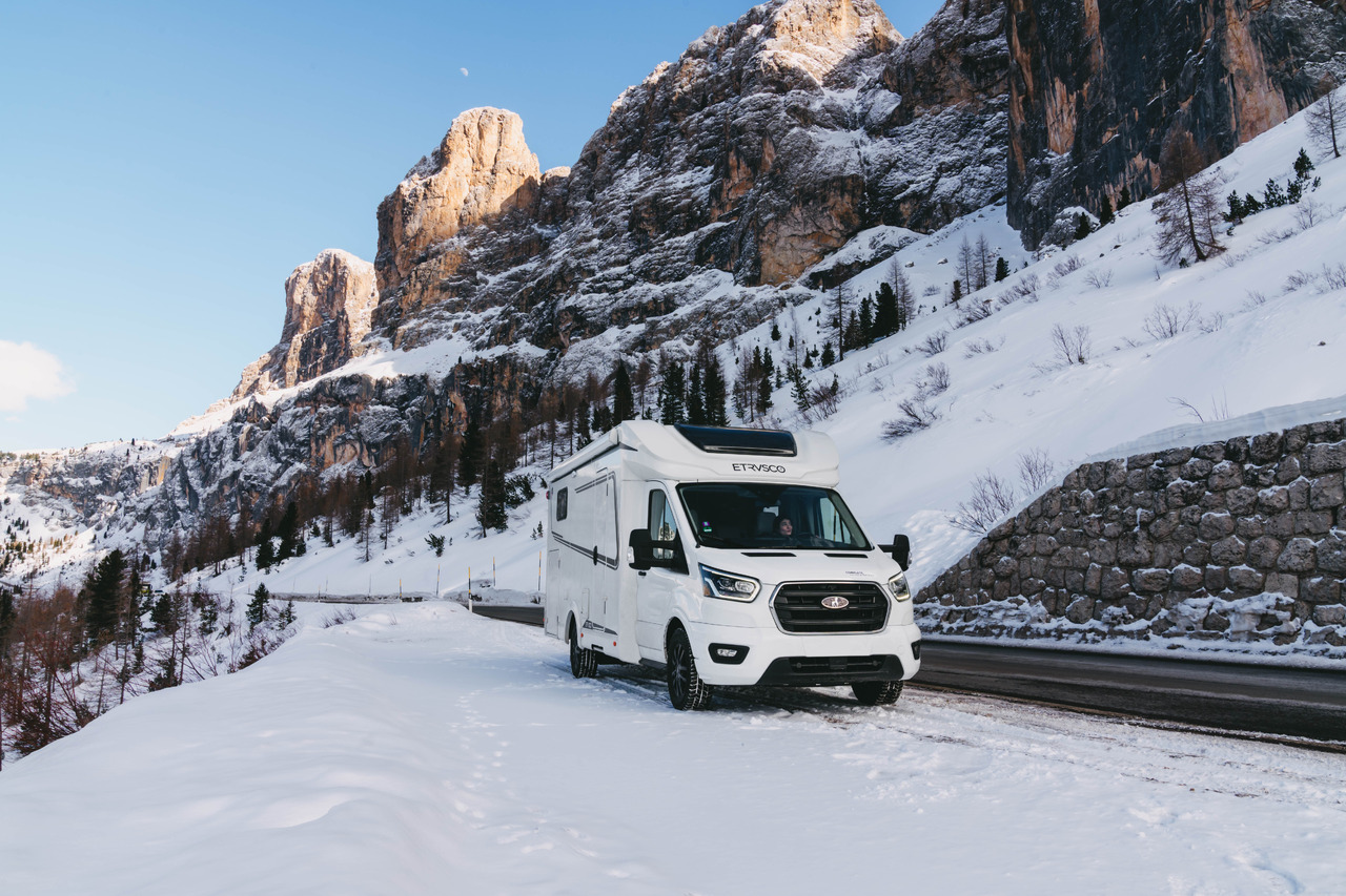 Etrusco T 7.3 QCF - Autocaravana perfilada: foto 1 Etrusco T 7.3 QCF - Autocaravana perfilada: foto 1