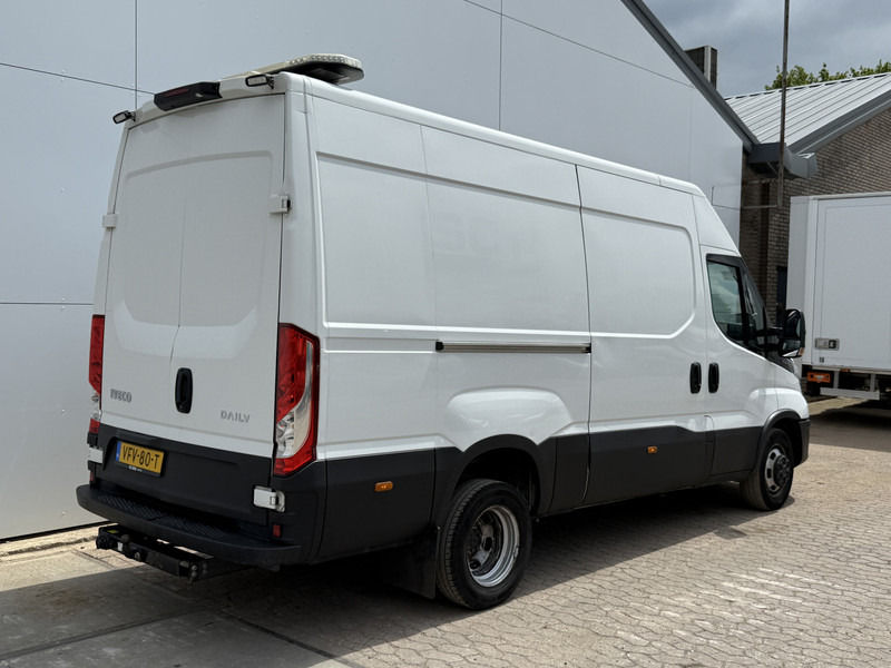 Iveco Daily 35C18 3.0 L2H2 Airco Cruise Control 3,5 Tons Trekhaak 5-26 APK Lucht geveerde stoel - Furgoneta pequeña: foto 3 Iveco Daily 35C18 3.0 L2H2 Airco Cruise Control 3,5 Tons Trekhaak 5-26 APK Lucht geveerde stoel - Furgoneta pequeña: foto 3