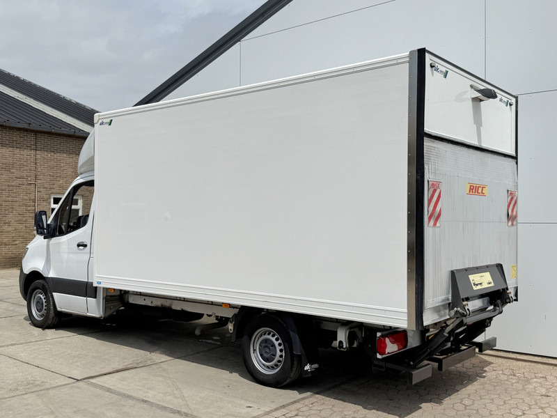 Mercedes-Benz Sprinter 315 1.9 CDI Automaat Laadklep Airco Cruise Control Carplay Bakwagen Meubelbak Koffer - Furgoneta caja cerrada: foto 2 Mercedes-Benz Sprinter 315 1.9 CDI Automaat Laadklep Airco Cruise Control Carplay Bakwagen Meubelbak Koffer - Furgoneta caja cerrada: foto 2
