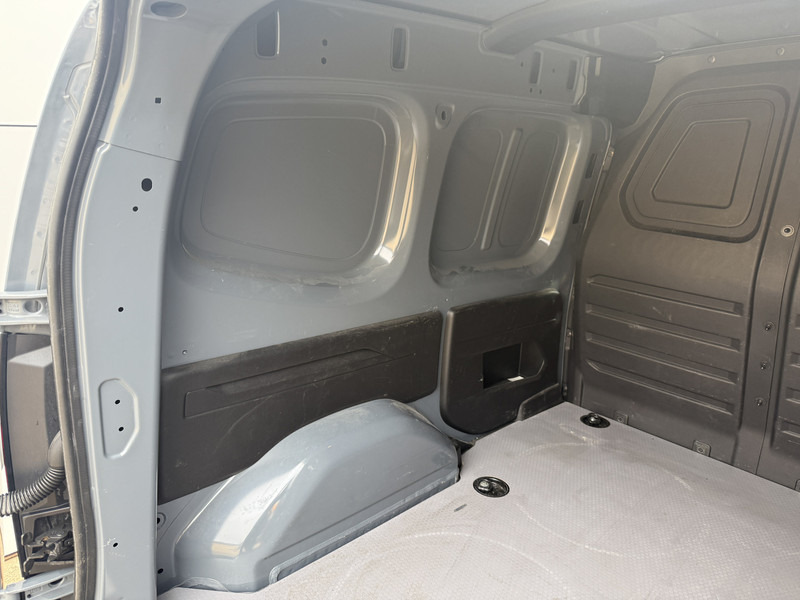 Furgoneta pequeña Nissan Townstar N-Connecta 1.3 130PK **Benzine** L1H1 Airco Carplay Cruise Control Trekhaak Keyless Start Stoelverwarming Parkeersensoren voor achter: foto 13 Furgoneta pequeña Nissan Townstar N-Connecta 1.3 130PK **Benzine** L1H1 Airco Carplay Cruise Control Trekhaak Keyless Start Stoelverwarming Parkeersensoren voor achter: foto 13