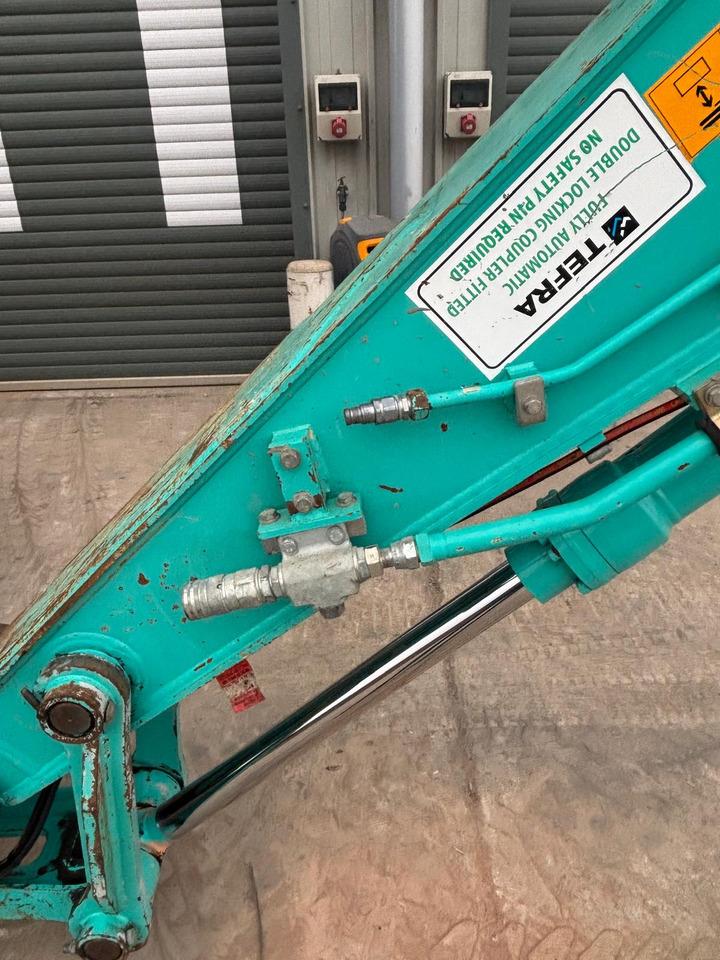 Excavadora de cadenas Kobelco SK140SRLC-7: foto 11