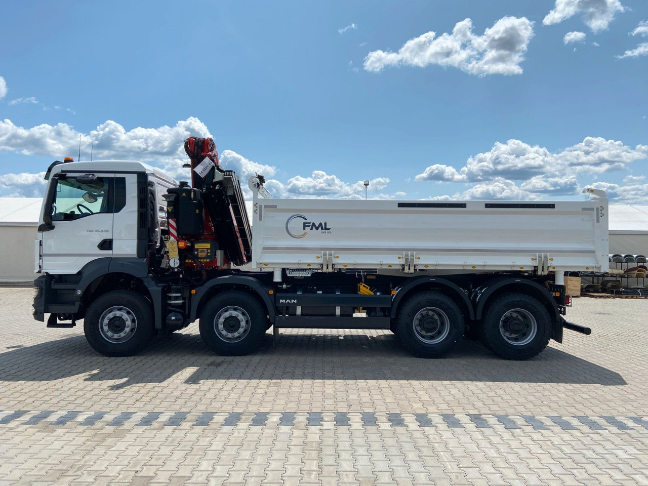 MAN TGS 35.440 DREISEITENKIPPER MIT FASSI F275.026 - Camión volquete, Camión grúa: foto 4 MAN TGS 35.440 DREISEITENKIPPER MIT FASSI F275.026 - Camión volquete, Camión grúa: foto 4
