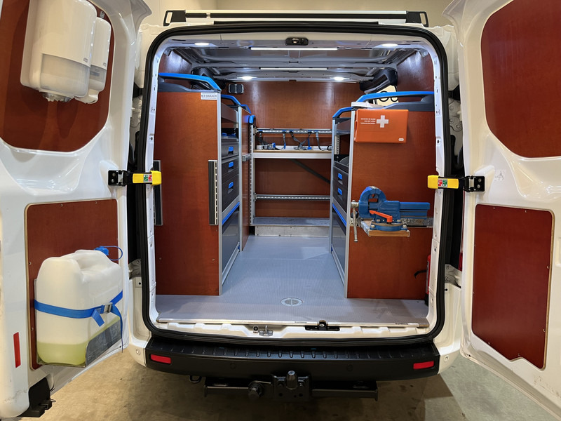 Ford Transit Custom 340 2.0 TDCI L1H1 Trend 130 PK Servicebus / Sortimo Inrichting / Euro 6 / Schuifdeur L + R / 220V. / Airco / Cruise Control / PDC / CarPlay / Trekhaak / Navigatie / 79.500 KM !! - Furgoneta pequeña: foto 4 Ford Transit Custom 340 2.0 TDCI L1H1 Trend 130 PK Servicebus / Sortimo Inrichting / Euro 6 / Schuifdeur L + R / 220V. / Airco / Cruise Control / PDC / CarPlay / Trekhaak / Navigatie / 79.500 KM !! - Furgoneta pequeña: foto 4