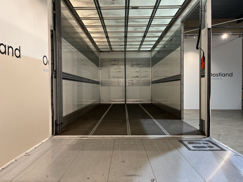 Iveco Daily 35S18 3.0 BE Clixtar Automaat Bakwagen met Laadklep / Laadvermogen 3.060 KG / Euro 6 / Luchtvering / Airco / Camera / CarPlay / Cruise Control / - Furgoneta caja cerrada: foto 4 Iveco Daily 35S18 3.0 BE Clixtar Automaat Bakwagen met Laadklep / Laadvermogen 3.060 KG / Euro 6 / Luchtvering / Airco / Camera / CarPlay / Cruise Control / - Furgoneta caja cerrada: foto 4