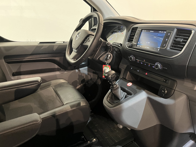 Opel Vivaro 2.0 CDTI L2H1 120 PK Servicebus / Inrichting / Euro 6 / 220V. / Airco / Cruise Control / Trekhaak / Camera / CarPlay / Navigatie / 60.800 KM !! - Furgoneta pequeña: foto 3 Opel Vivaro 2.0 CDTI L2H1 120 PK Servicebus / Inrichting / Euro 6 / 220V. / Airco / Cruise Control / Trekhaak / Camera / CarPlay / Navigatie / 60.800 KM !! - Furgoneta pequeña: foto 3