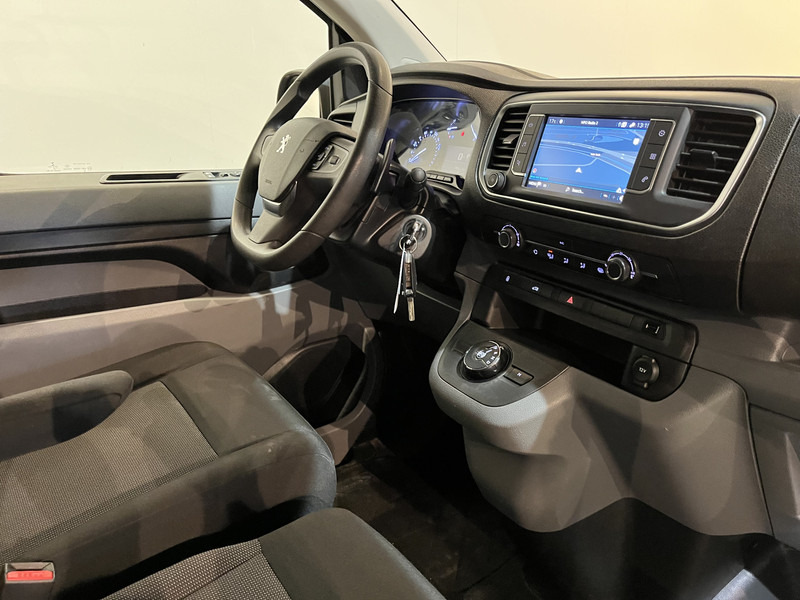 Peugeot Expert 2.0 BlueHDI Long Premium 180 PK Automaat / Euro 6 / Airco / Cruise Control / Navigatie / CarPlay / Trekhaak / PDC / Imperiaal / 3-Zits 90.000 KM !! - Furgoneta pequeña: foto 3 Peugeot Expert 2.0 BlueHDI Long Premium 180 PK Automaat / Euro 6 / Airco / Cruise Control / Navigatie / CarPlay / Trekhaak / PDC / Imperiaal / 3-Zits 90.000 KM !! - Furgoneta pequeña: foto 3