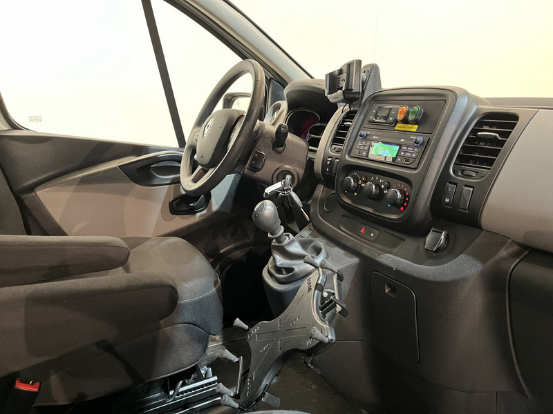 Renault Trafic 1.6 dCi T27 L1H1 Servicebus / Bott Inrichting / Euro 6 / 220V. / Airco / Cruise Control / Camera / Trekhaak - Furgoneta pequeña: foto 3 Renault Trafic 1.6 dCi T27 L1H1 Servicebus / Bott Inrichting / Euro 6 / 220V. / Airco / Cruise Control / Camera / Trekhaak - Furgoneta pequeña: foto 3