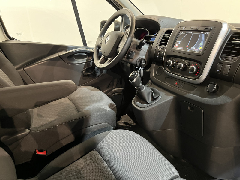 Renault Trafic 2.0 dCi 120 L1H1 120 PK Servicebus / Sortimo Inrichting / Euro 6 / Airco / Camera / CarPlay / Cruise Control / Navigatie / 3-Zits / 27.800 KM !! / BPM VRIJ !! - Furgoneta pequeña: foto 3 Renault Trafic 2.0 dCi 120 L1H1 120 PK Servicebus / Sortimo Inrichting / Euro 6 / Airco / Camera / CarPlay / Cruise Control / Navigatie / 3-Zits / 27.800 KM !! / BPM VRIJ !! - Furgoneta pequeña: foto 3