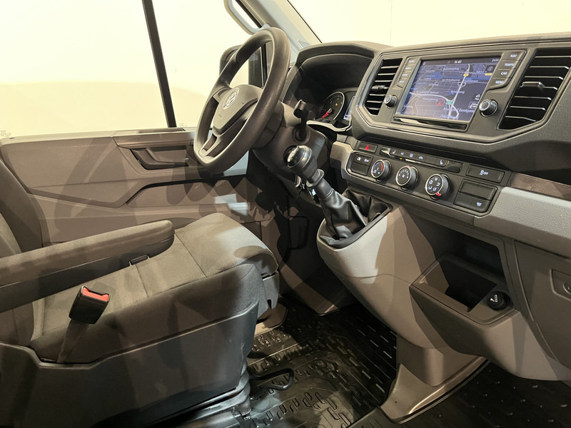 Volkswagen Crafter 35 2.0 TDI L3H3 140 PK RWD Servicebus / Aluca Inrichting / Euro 6 / Trekhaak 3000 KG / Airco / Camera / Navigatie / CarPlay - Furgón: foto 3 Volkswagen Crafter 35 2.0 TDI L3H3 140 PK RWD Servicebus / Aluca Inrichting / Euro 6 / Trekhaak 3000 KG / Airco / Camera / Navigatie / CarPlay - Furgón: foto 3