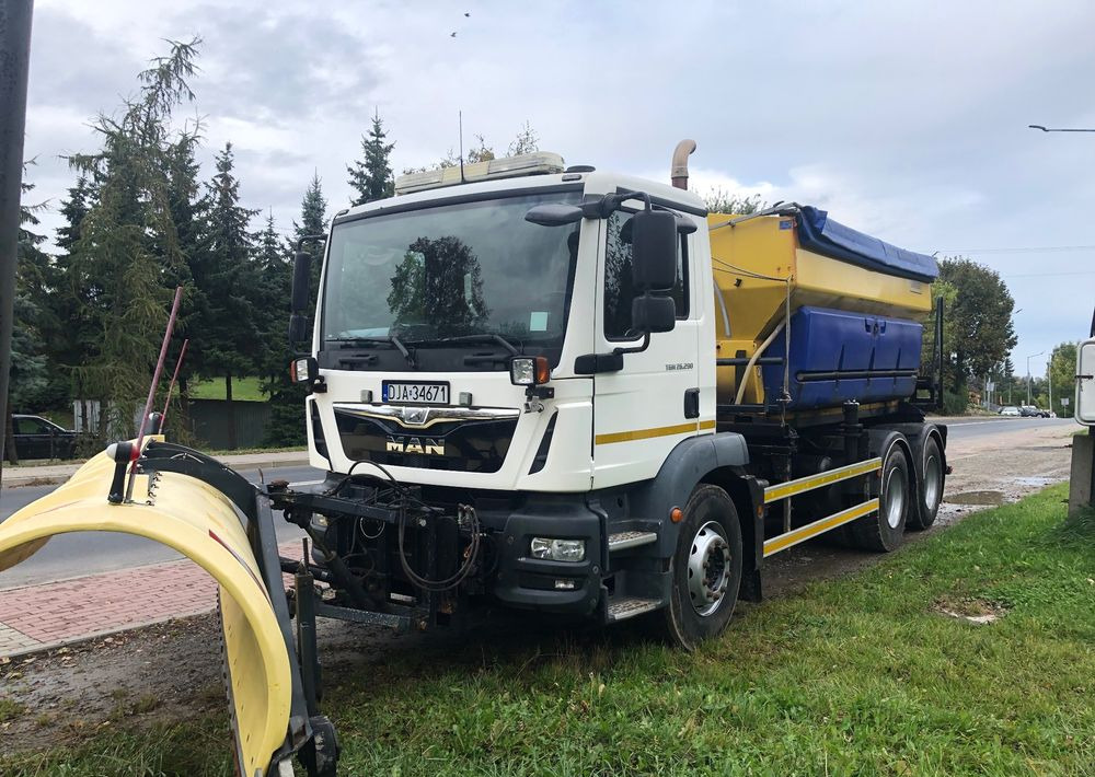 MAN TGM 26.290 piaskarka solarka schmidt 6x4 euro6 - Máquina quitanieve: foto 1 MAN TGM 26.290 piaskarka solarka schmidt 6x4 euro6 - Máquina quitanieve: foto 1