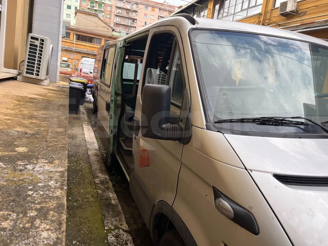 Iveco Daily - Minibús, Furgoneta de pasajeros: foto 1 Iveco Daily - Minibús, Furgoneta de pasajeros: foto 1
