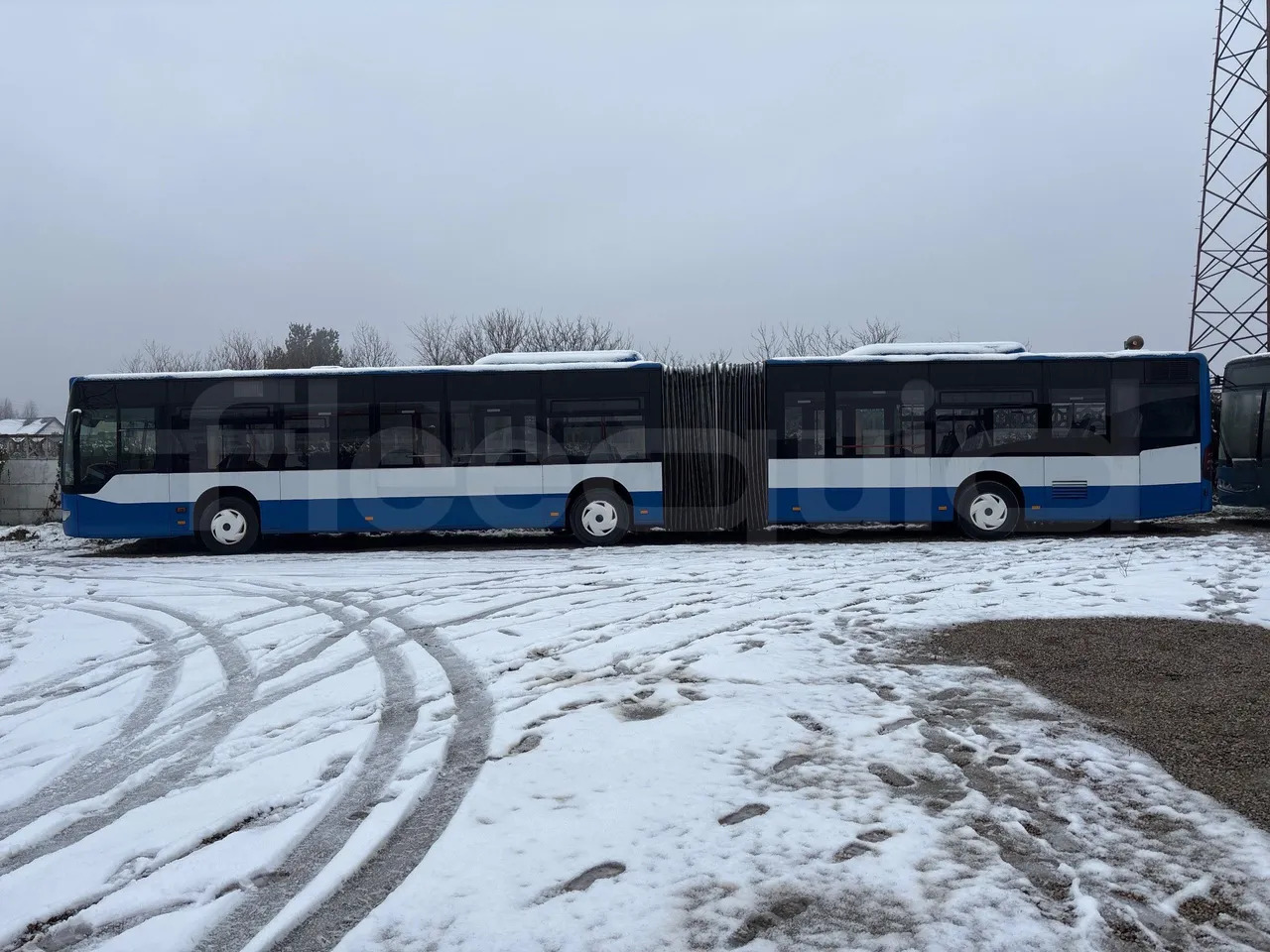 Autobús articulado Mercedes-Benz O 530: foto 6