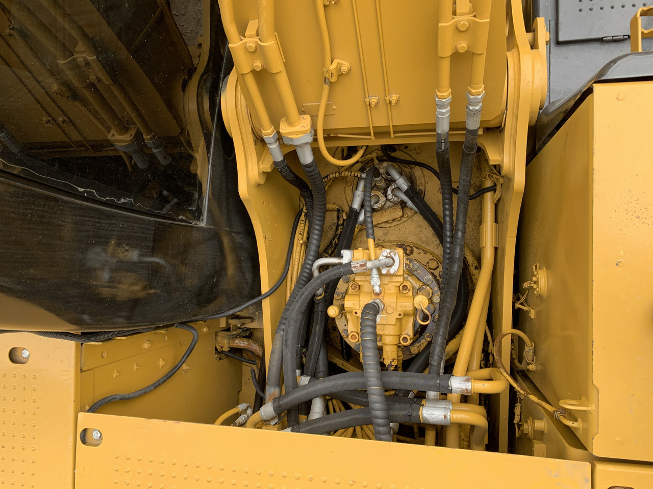 CATERPILLAR 320D2 - Excavadora de ruedas: foto 4 CATERPILLAR 320D2 - Excavadora de ruedas: foto 4