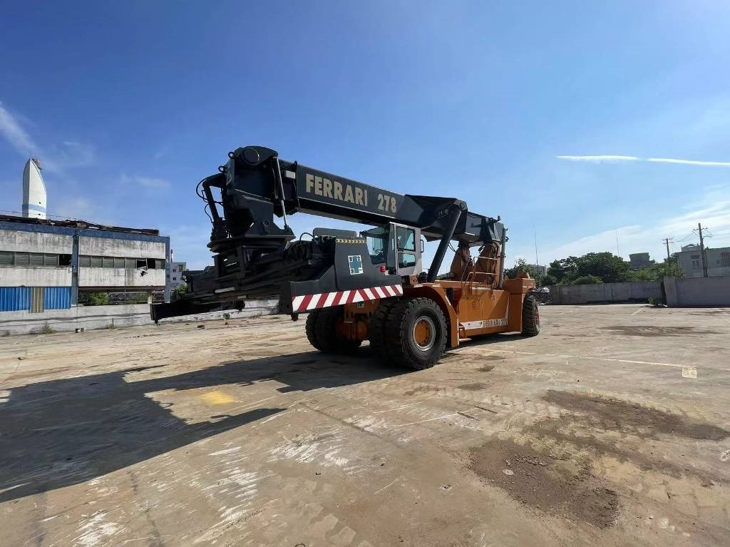 CVS Ferrari F 278.6 - Reach stacker: foto 1 CVS Ferrari F 278.6 - Reach stacker: foto 1