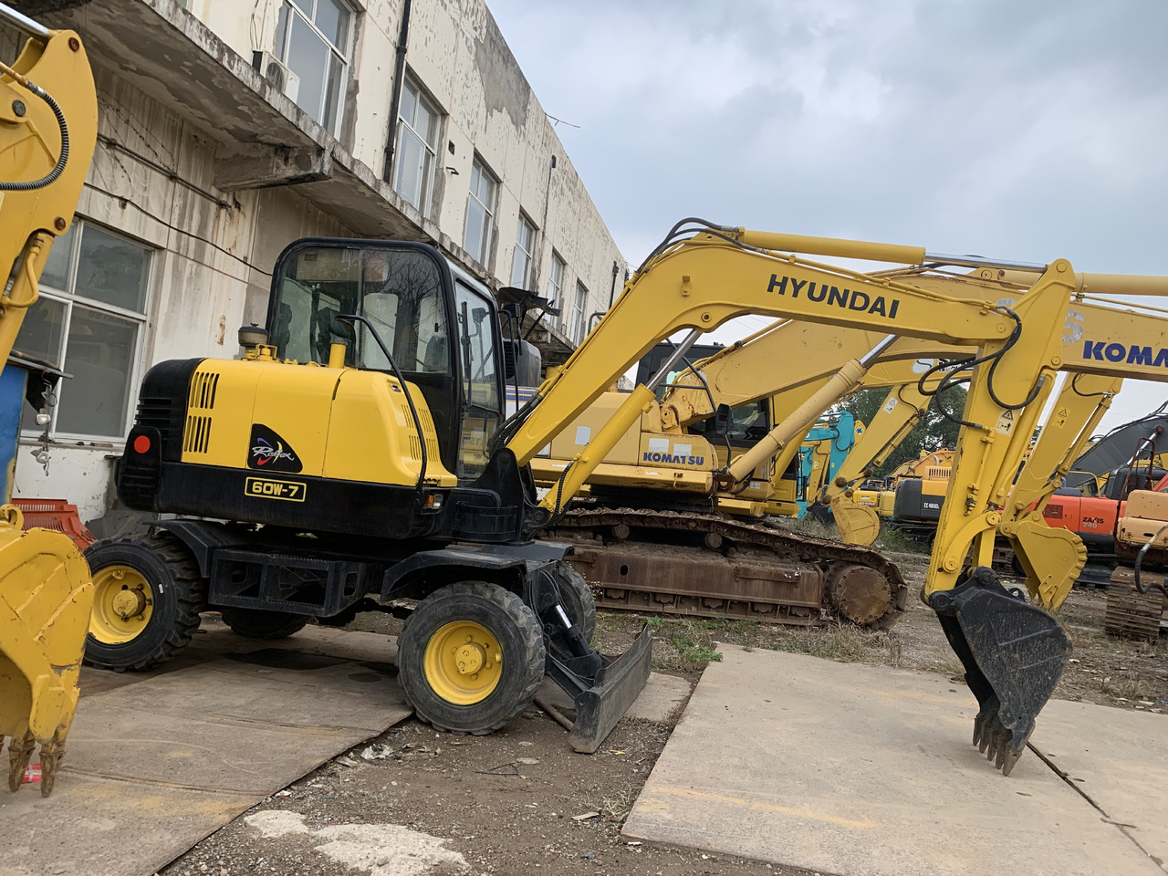 Hyudai R60W-7 - Excavadora de ruedas: foto 1 Hyudai R60W-7 - Excavadora de ruedas: foto 1