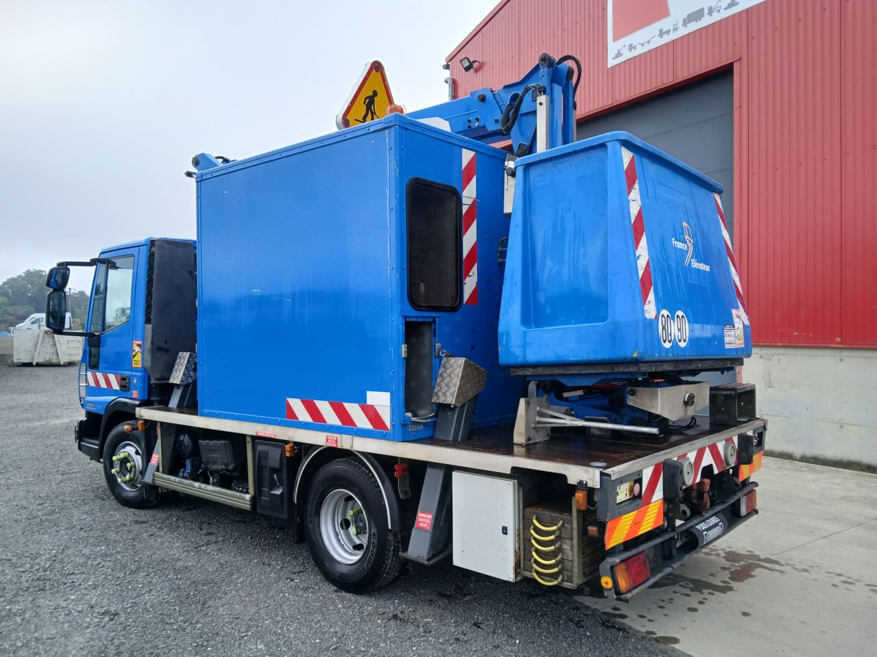 Iveco EUROCAGO 100E18 4x2 Others Truck - Camión con plataforma elevadora: foto 5 Iveco EUROCAGO 100E18 4x2 Others Truck - Camión con plataforma elevadora: foto 5