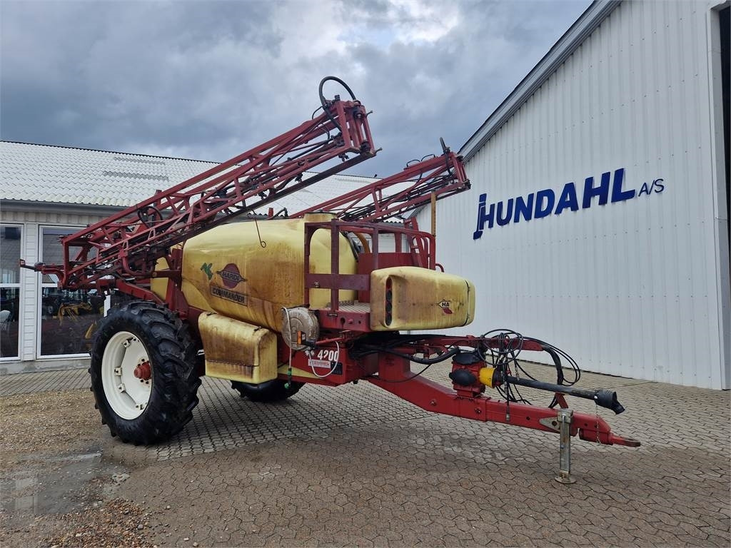 Hardi COMMANDER 4200L - Pulverizador arrastrado: foto 1 Hardi COMMANDER 4200L - Pulverizador arrastrado: foto 1