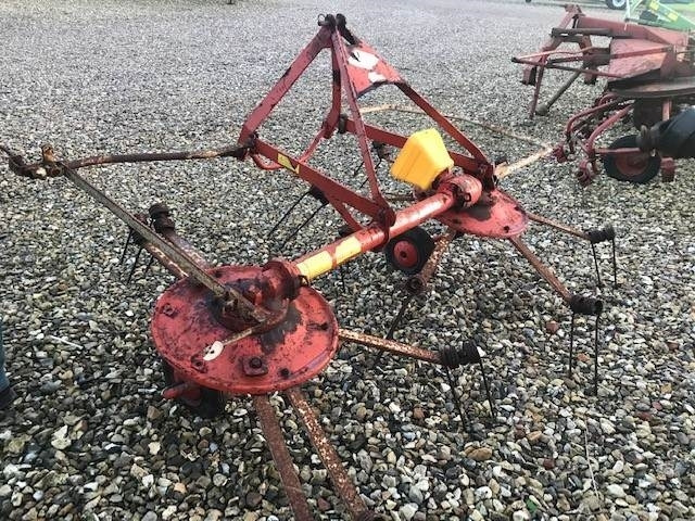 Kuhn GF22 2 ROTORS VENDER - Henificadora: foto 1 Kuhn GF22 2 ROTORS VENDER - Henificadora: foto 1