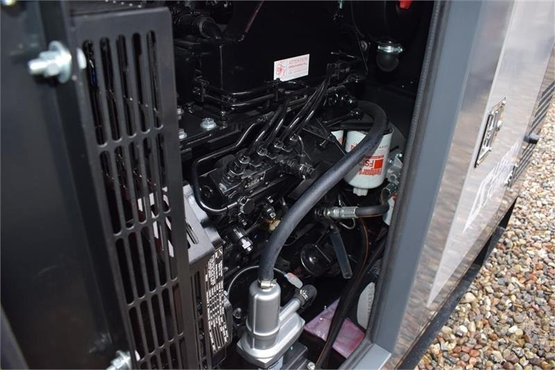 Generador industriale Cummins 55 KvA: foto 9