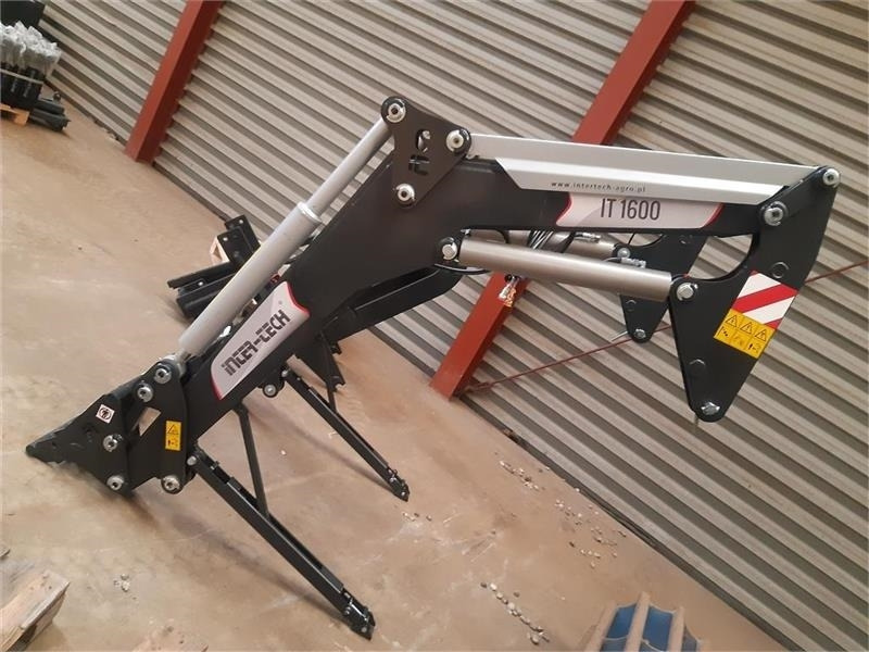 Inter-Tech 1600 - Cargador frontal para tractor: foto 1 Inter-Tech 1600 - Cargador frontal para tractor: foto 1