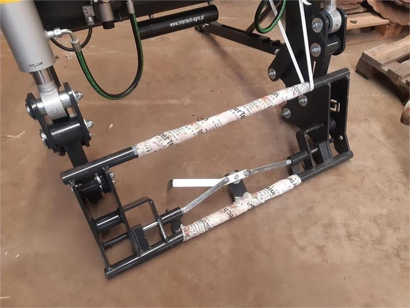 Inter-Tech 1600 - Cargador frontal para tractor: foto 5 Inter-Tech 1600 - Cargador frontal para tractor: foto 5