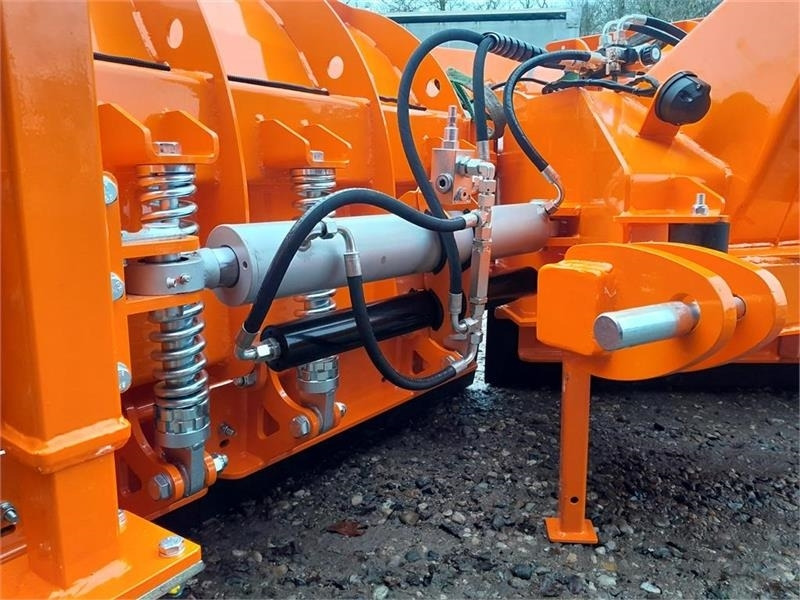 Inter-Tech 3,60 meters Proff - Cuchilla quitanieves para Maquinaria agrícola: foto 4 Inter-Tech 3,60 meters Proff - Cuchilla quitanieves para Maquinaria agrícola: foto 4