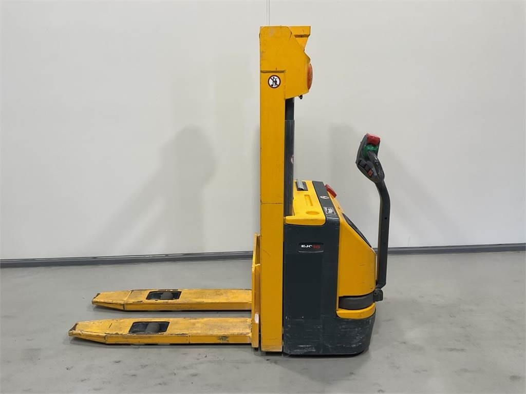 Jungheinrich EJC 16  - Apilador: foto 3 Jungheinrich EJC 16  - Apilador: foto 3