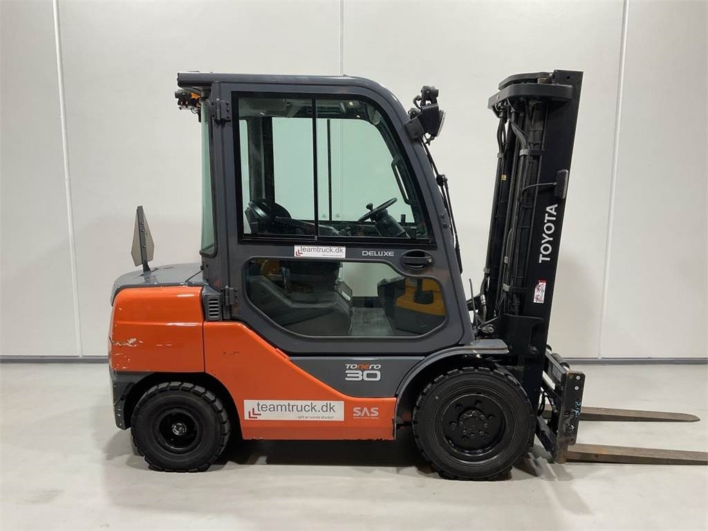 Carretilla elevadora diésel Toyota 52-8FDF30: foto 1