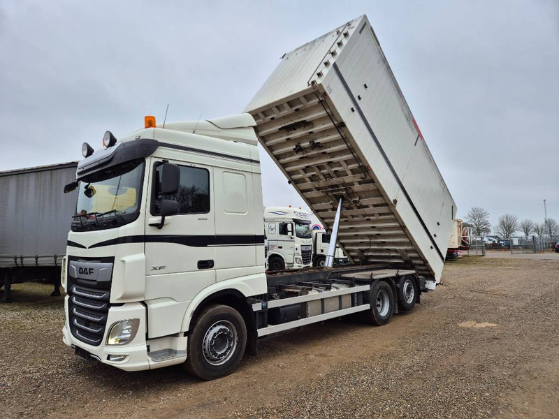 DAF XF 530 6x2 //Volume tipper// - Camión volquete: foto 1 DAF XF 530 6x2 //Volume tipper// - Camión volquete: foto 1