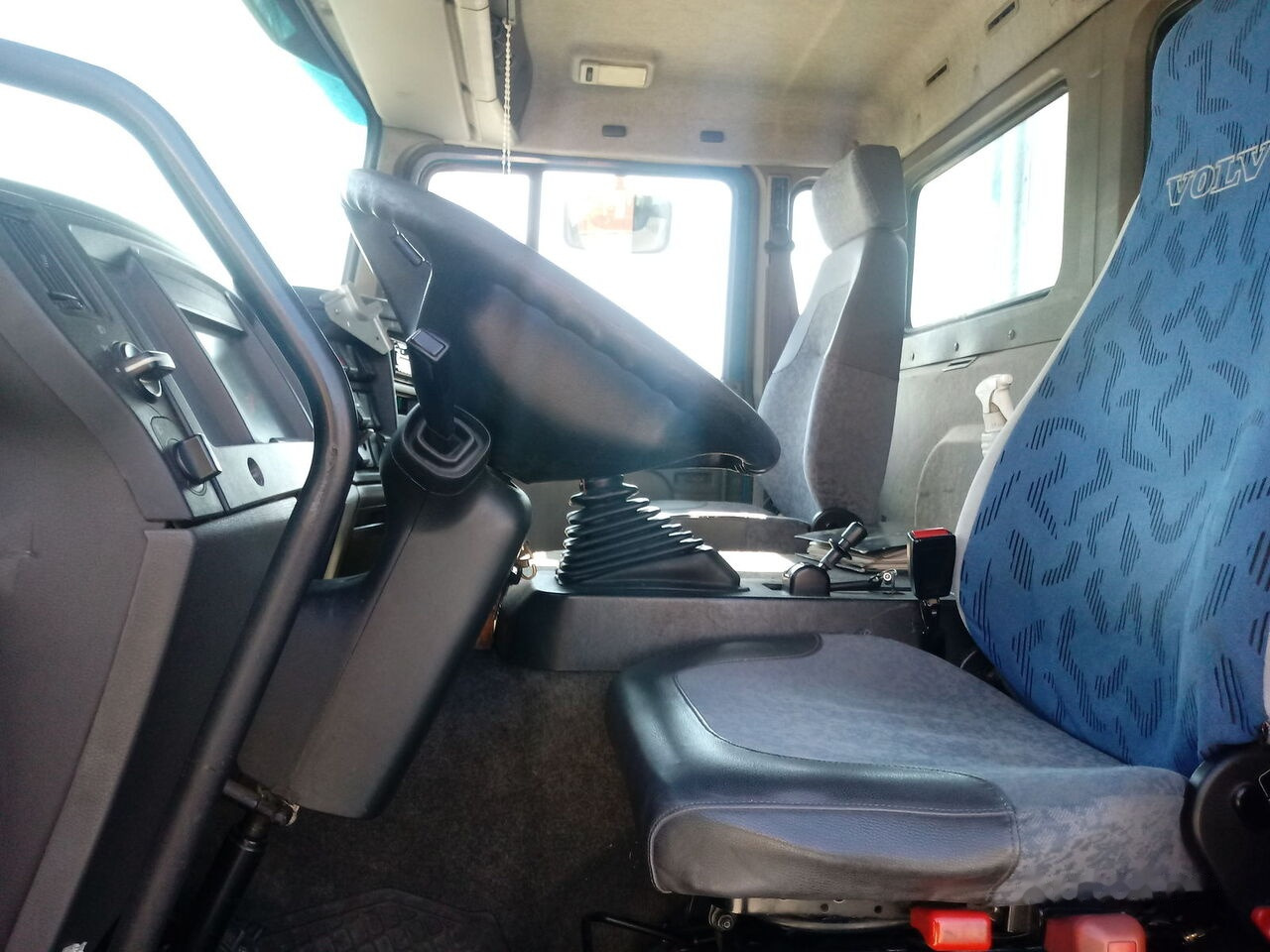 Camión caja cerrada Volvo FL6.250: foto 8